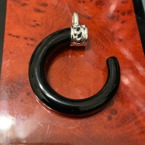 Black Onyx Horn Set In Ornate Sterling Silver Bail - Picture 2 of 9